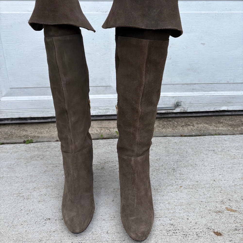 Womens suede leather boots size 8